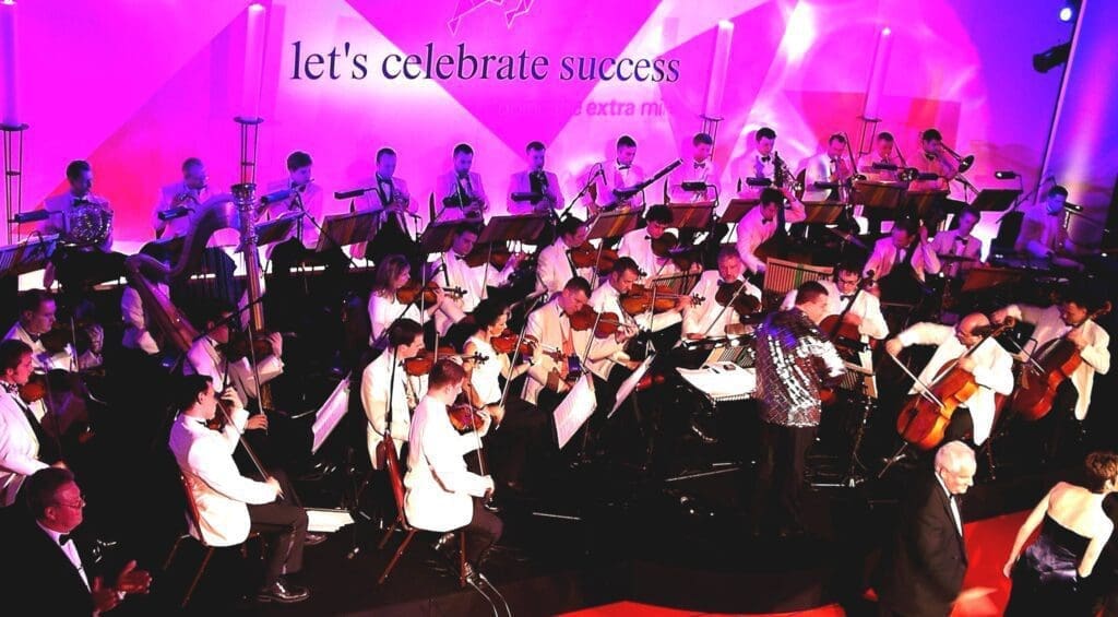 The BRITISH SINFONIETTA in London min