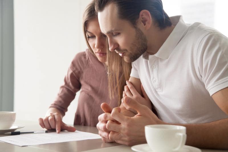 couple personal loan shopping min